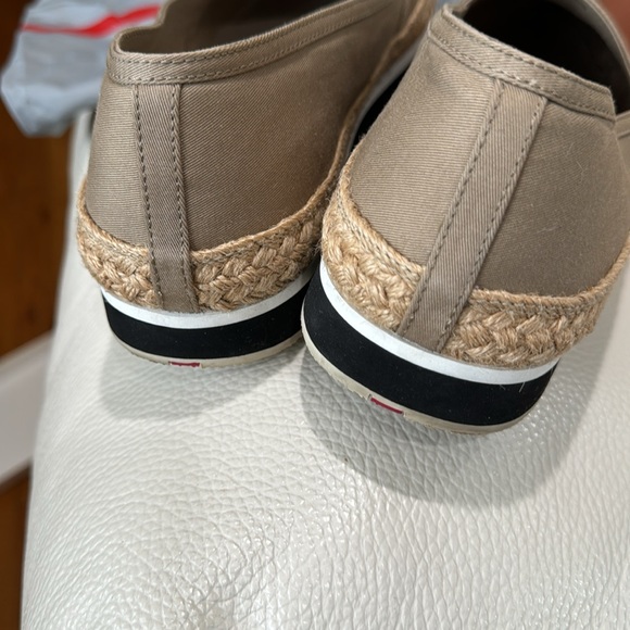 🔥 Prada shoes! Only used them once. Super clean inside and out! - Picture 2 of 16